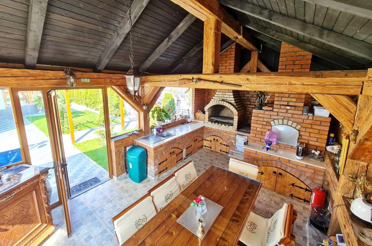 Boutique Vila Cristian  Luaran gambar